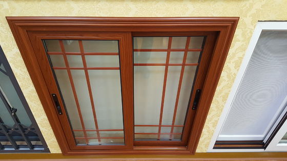 Il doppio riveste l'isolamento di pannelli interno dell'aria della camera da letto della villa di alluminio della finestra di vetro
